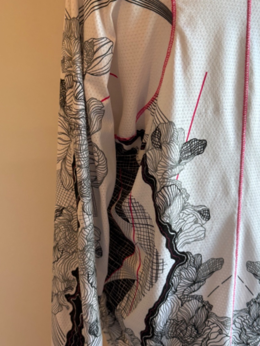 Lucky in Love Pullover Shirt Black & White Botanical/Geometric Design Size L /12 - Picture 13 of 15
